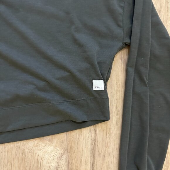 Vuori Avalon Henley in Oregano - XS - Picture 2 of 5